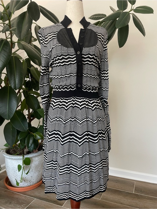 Missoni Dresses & Skirts - Missoni Black and White Zigzag Long-Sleeve Knit Dress